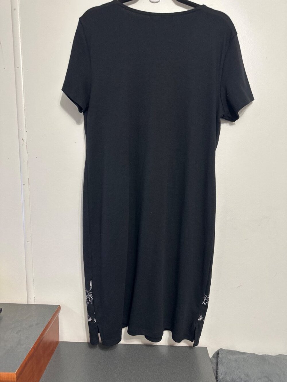 Karen Scott Sport Black Embroidered Floral Short Sleeve Dress Size M - Picture 4 of 7